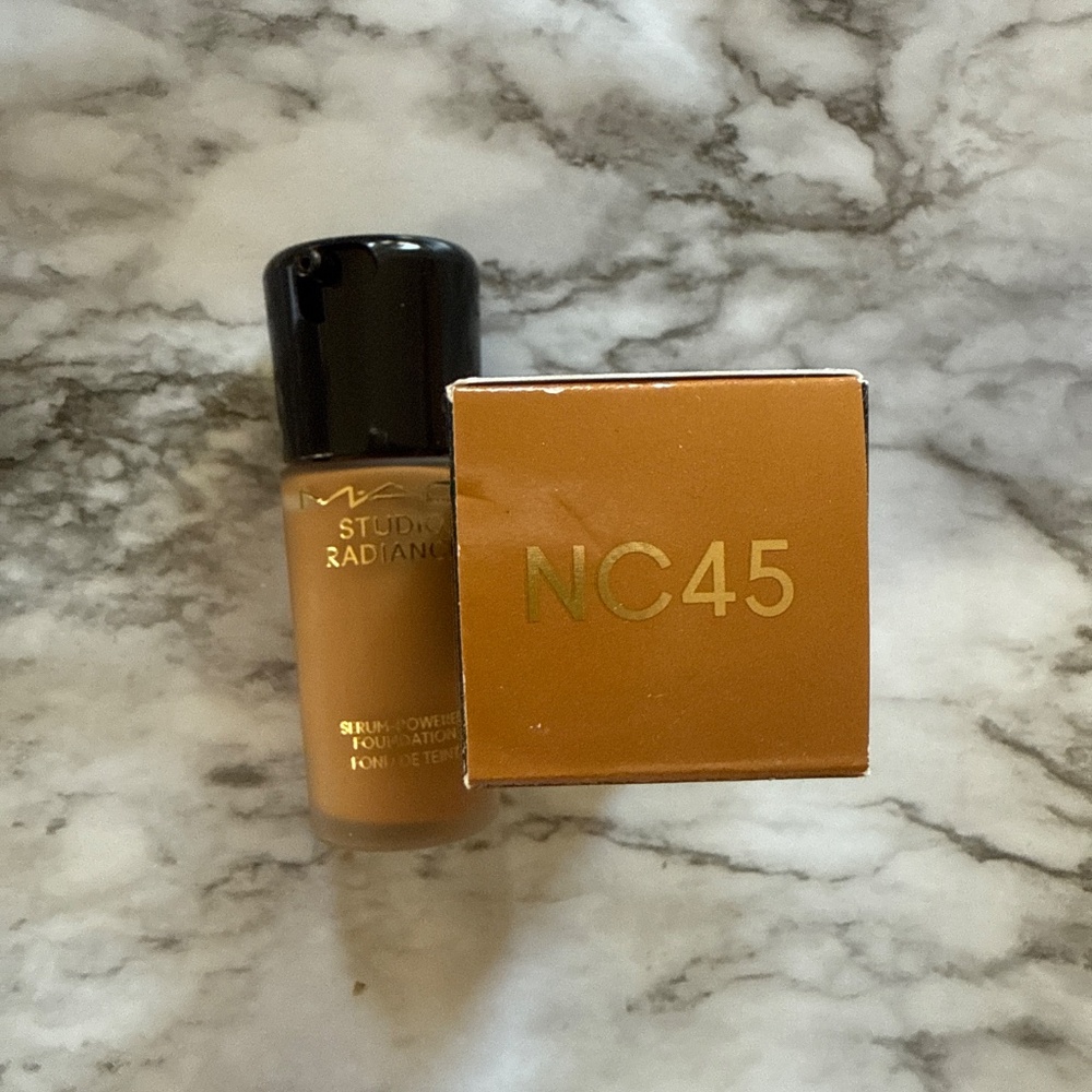 MAC COSMETICS STUDIO RADIANCE FOUNDATION: NC45 - Picture 2 of 4